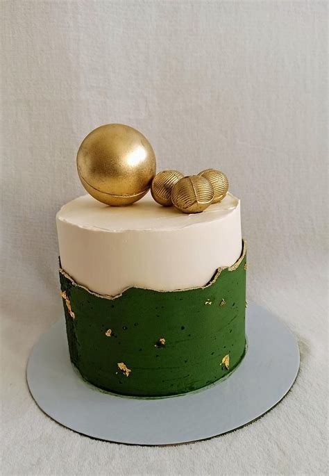 Green and gold | Green birthday cakes, Green cake, Surf cake