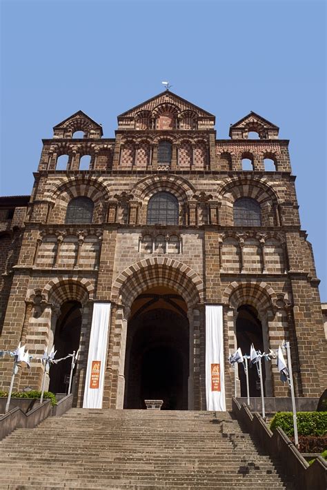 Catedrala Notre-Dame du Puy: Obiective turistice Franta - Le Puy-en-Velay - Deștepți.ro