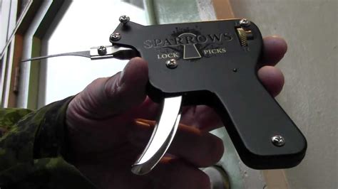 ™SPARROWS pick snap gun demo wizwazzle style ! - YouTube