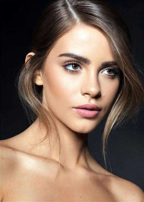 Easy Natural Makeup Look in 2020 | Bridal makeup natural, Brunette makeup, Prom makeup looks