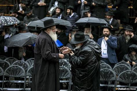 Chabad-Lubavitch Rabbis Gather for Annual Photo - Chabad-Lubavitch News