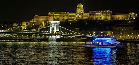 7 Course Budapest Dinner Cruise & Piano Battle Show