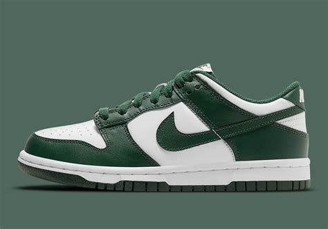 Nike Dunk Low White Green CW1590-102 Release Info | SneakerNews.com Nike Dunks, Sneakers Men ...