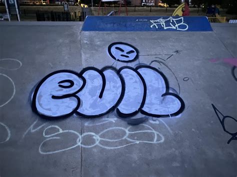 Any tips for my throwie I’m new and trying to get better, all criticisms useful :D : r ...