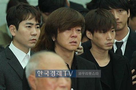 Heartbreaking photos from Shin Hae Chul's funeral released