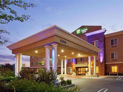 Holiday Inn Express Hotel & Suites Roseville - Galleria Area in ...