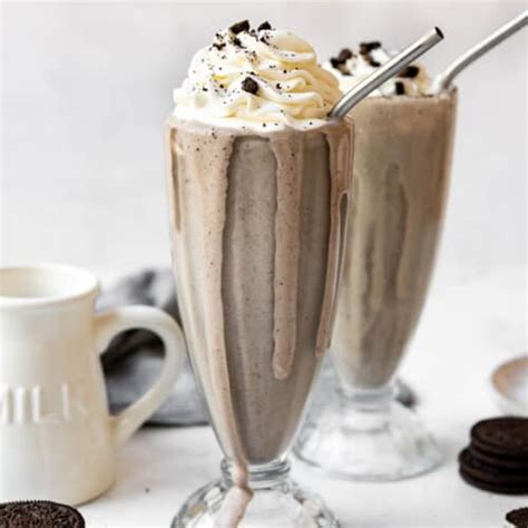 Easy Oreo Milkshake (Only 3 Ingredients!) - House of Nash Eats