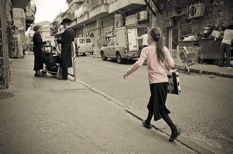 Haredi Women – Pop Chassid