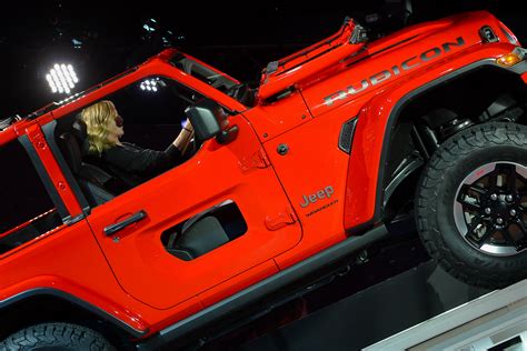 Holy Jeep: Check out the new Jeep Wrangler's half door option