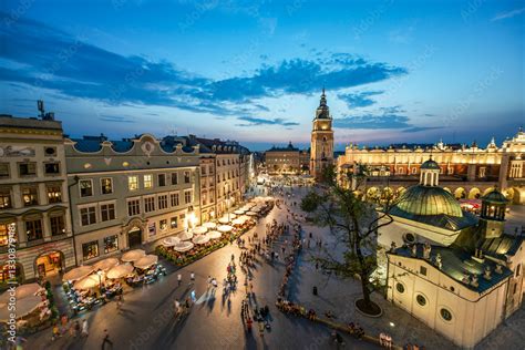 Kraków nocą, Polska, obrazy, fototapety, plakaty - BajeczneObrazy.pl