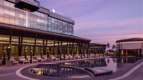 Enjoy all-day dining with the best views in the city| Hyatt Regency Trivandrum