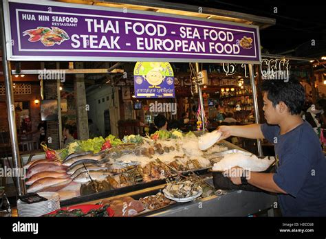 Hua Hin Night Market Seafood Stall Stock Photo - Alamy