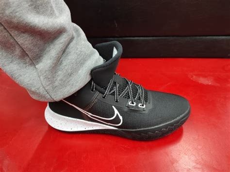 5 Best Basketball Referee Shoes In 2023 [Comfy And Stylish]