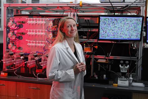 "A force of nature": Stanford biophysicist examines tiny molecules quickly - Scope