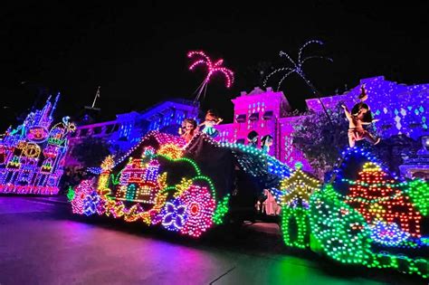 Best Viewing of the Main Street Electrical Parade at Disneyland