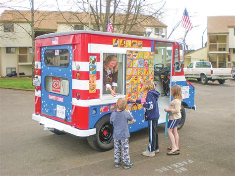 Ice cream truck owners see community from special perspective | The Reflector