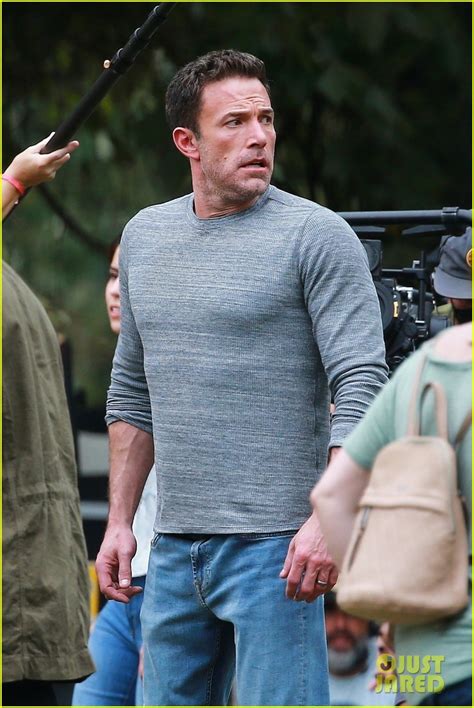 Ben Affleck Is Looking Buff in New Photos from 'Hypnotic' Movie Set ...