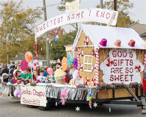 ‘Sweetest Name I Know’ – Christmas Parade Float Dedicated To Late ...