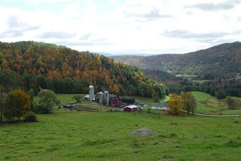 Free stock photo of fall foliage, farm, green mountains