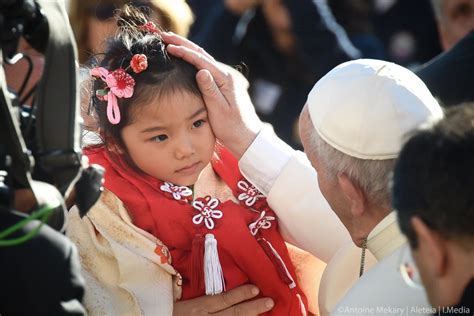 (Slideshow) Pope Francis travels