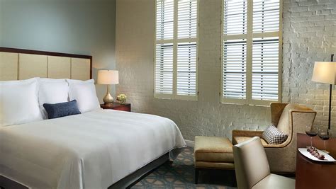 Hotel Rooms in New Orleans, LA | Omni Riverfront Hotel