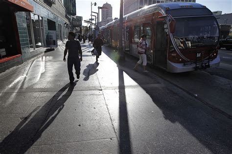 Los Angeles heat: 6,000 bus stops in Los Angeles lack shelter - Curbed LA