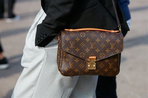 Louis Vuitton Crossbody Bags: Find The Best on the Market Now