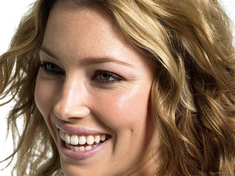 Jessica Biel Smiling Photo | Super WAGS - Hottest Wives and Girlfriends of High-Profile Sportsmen