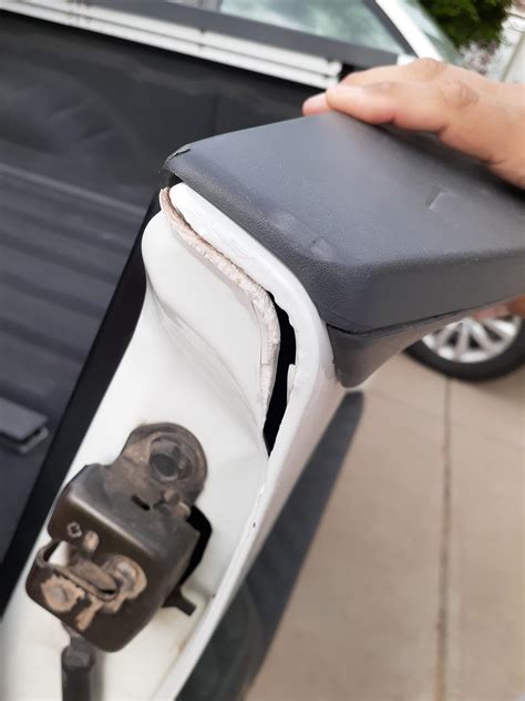 Tailgate is cracked on both sides, can this be repaired? : r/Autobody