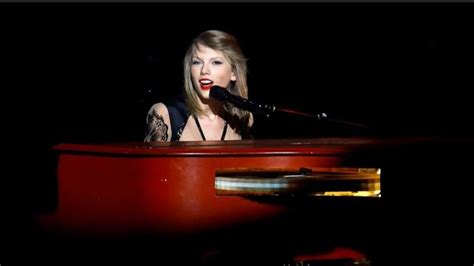 Taylor Swift - All Too Well # RED Tour # Tokyo, Japan - YouTube