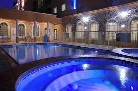 Holiday Inn Express Hotel & Suites Galveston West-Seawall: 2019 Room Prices $67, Deals & Reviews ...