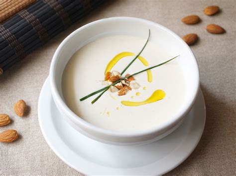 Ajoblanco | Vegamecum | Recipe in 2023 | Refreshing food, Homemade soup, Veg soup