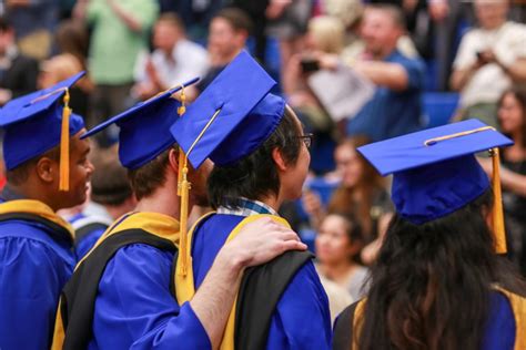 Students receive advanced degrees at 2016 Graduate Commencement Ceremony – SUNY New Paltz News