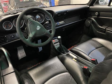 Slightly updated interior of a 993 Turbo : r/Porsche