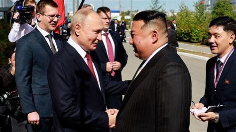 Kim Jong-un and Putin engage in bizarre 40-second handshake | indy100