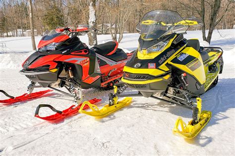 2022 Lynx RAVE RE or Ski Doo Renegade XRS - Supertrax Online