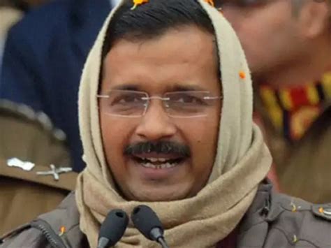 a man asked to Arvind Kejriwal where is your muffler delhi cm answerd । शख्स ने पूछा- इस बार ...