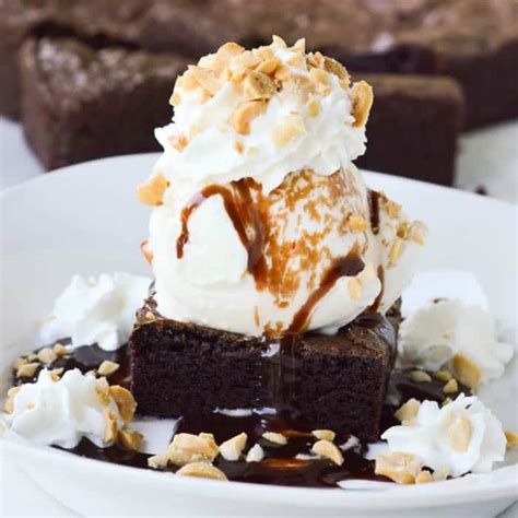 Homemade Brownie Sundaes Recipe - Sugar Dish Me