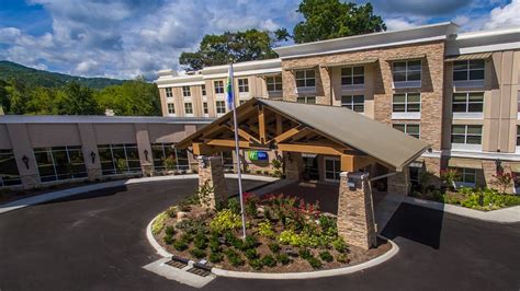 HOLIDAY INN EXPRESS GATLINBURG DOWNTOWN $155 ($̶2̶9̶1̶) - Updated 2021 Prices & Hotel Reviews ...