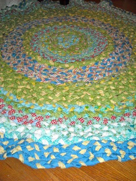 DIY Rag Rug from Scrap Fabric and Bed Sheets