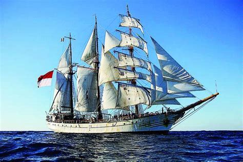 KRI Dewaruci, Kapal Indonesia Dengan Sejarah Penting Bagi Nusantara | Fathoni16