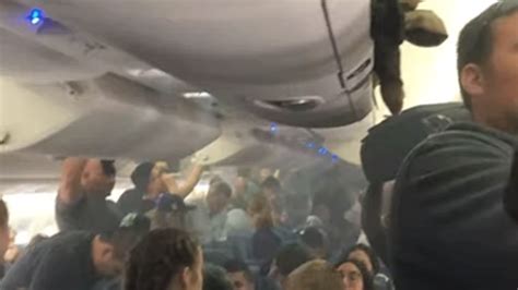 Delta flight bound for NYC forced to evacuate due to smoke in cabin ...