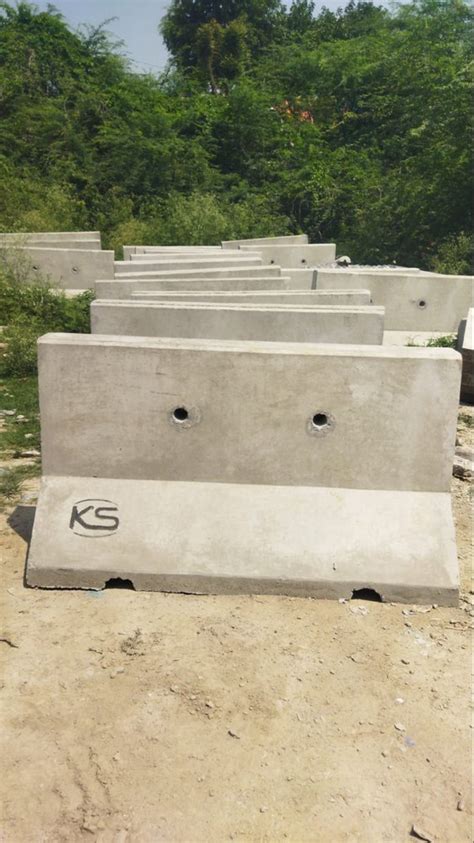 KS GREY Precast Concrete Barrier, 2000 KG at Rs 9000/piece in Prayagraj | ID: 2851126248430