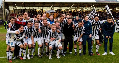 Dunfermline Athletic celebrate winning the League One title - Daily Record