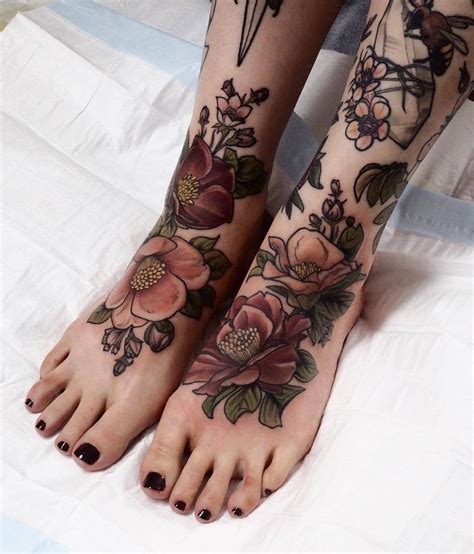 Sophia Baughan Neotrad flower feet tattoo | Leg tattoos, Tattoos for women flowers, Foot tattoos