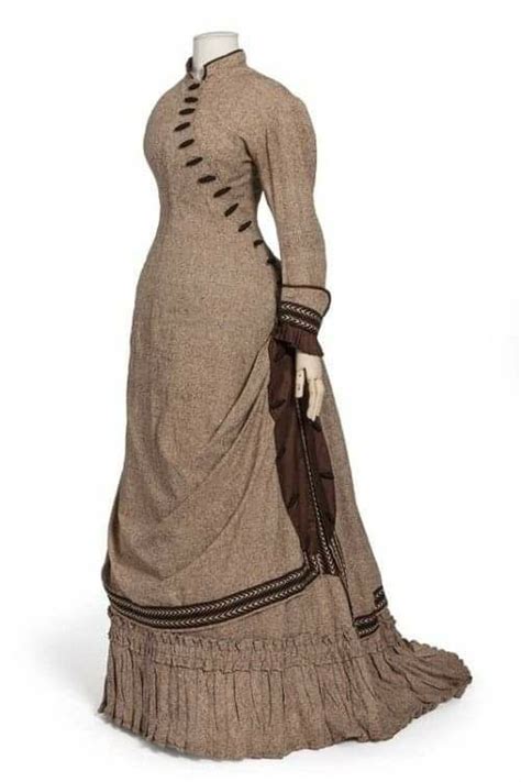 Natural Form era dress. Circa 1876-1880 via Les Arts Decoratifs | Fashion, Victorian fashion ...