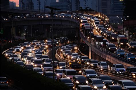 Kerugian Akibat Macet di Jakarta Capai Rp65 Triliun Tiap Tahun - TrenAsia