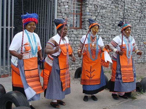 Cape by Design Tours: Xhosa Women delight in Traditional Dress | Xhosa ...