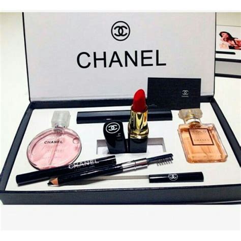 Chanel 5 In 1 Gift Set Makeup Perfume Box at Rs 1400/box | Gift Sets ...