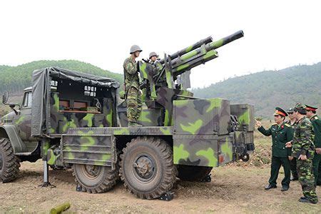 Vietnamese improvised self propelled howitzer: an old American M101 105mm howitzer mounted on a ...